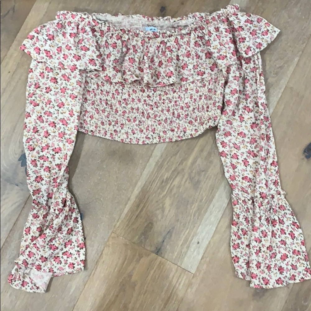 Flowy sleeve blouse